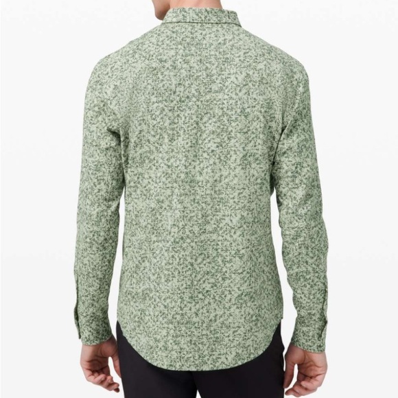 Lululemon Commision Long Sleeve Shirt in Green Fern / Smoked Spruce - Picture 14 of 15